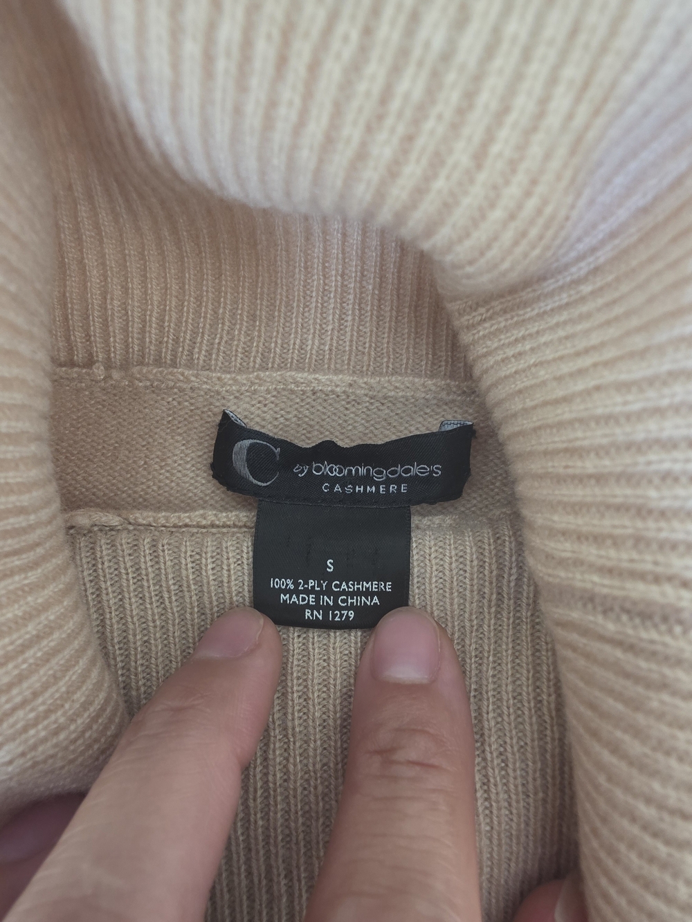 Bloomingdale's beige Cashmere Turtleneck Sweater Quiet Luxury Minimalist Cozy - Picture 4 of 8